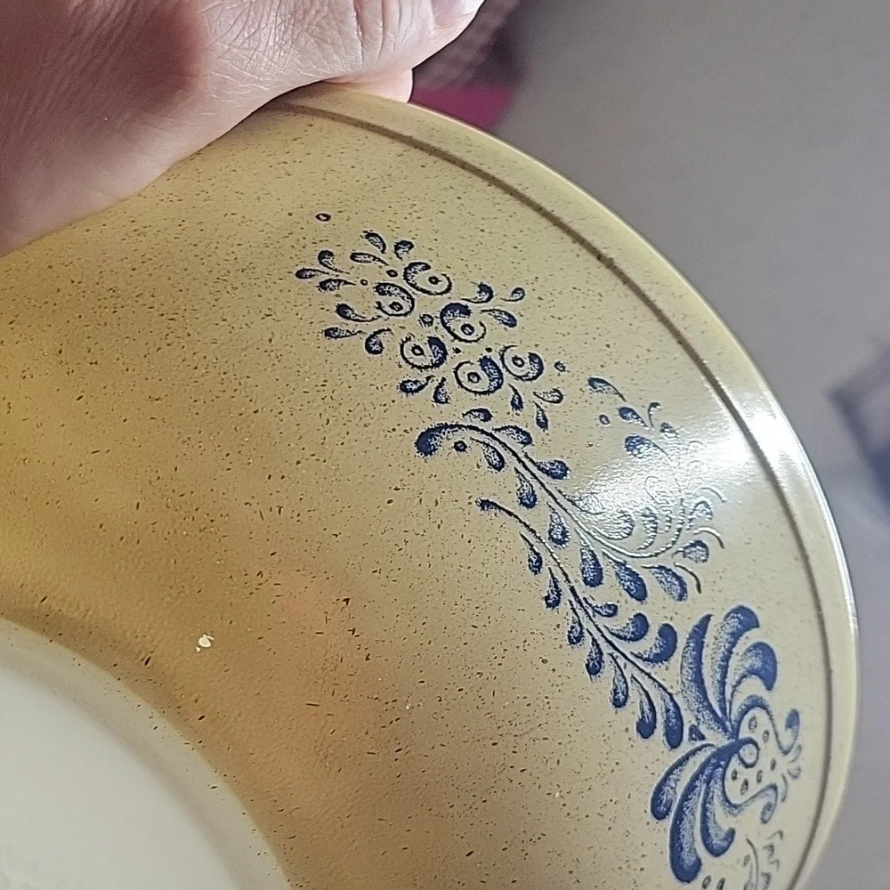 Pyrex 403 Homestead Mixing Bowl, 2 1/2 qt - Picture 6 of 6
